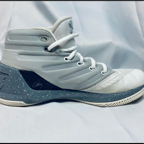 Under Armour Other - Under Armour CURRY 3 Raw Sugar Sneakers